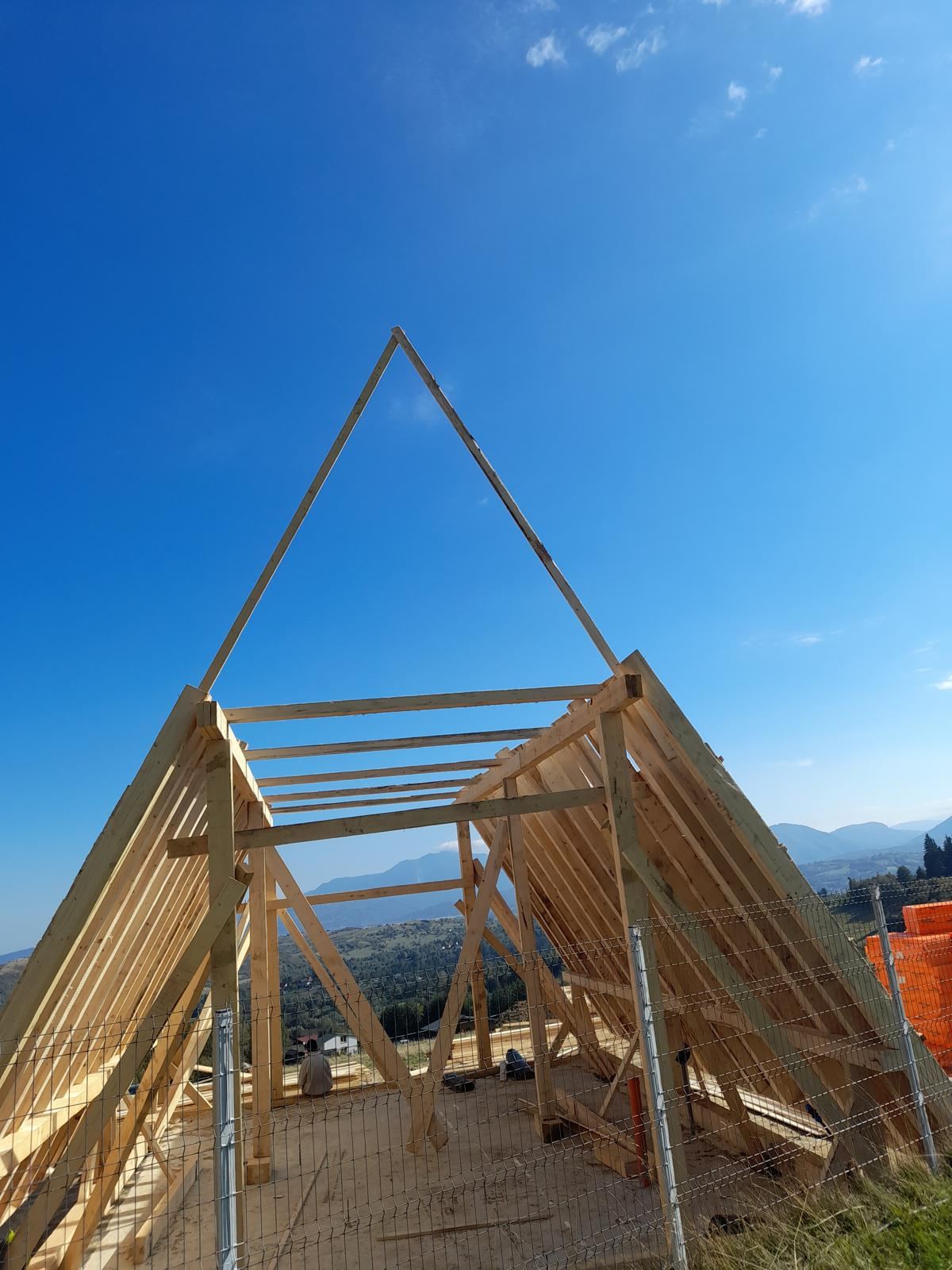 Structură cabană A-frame, vedere din interior spre vârf