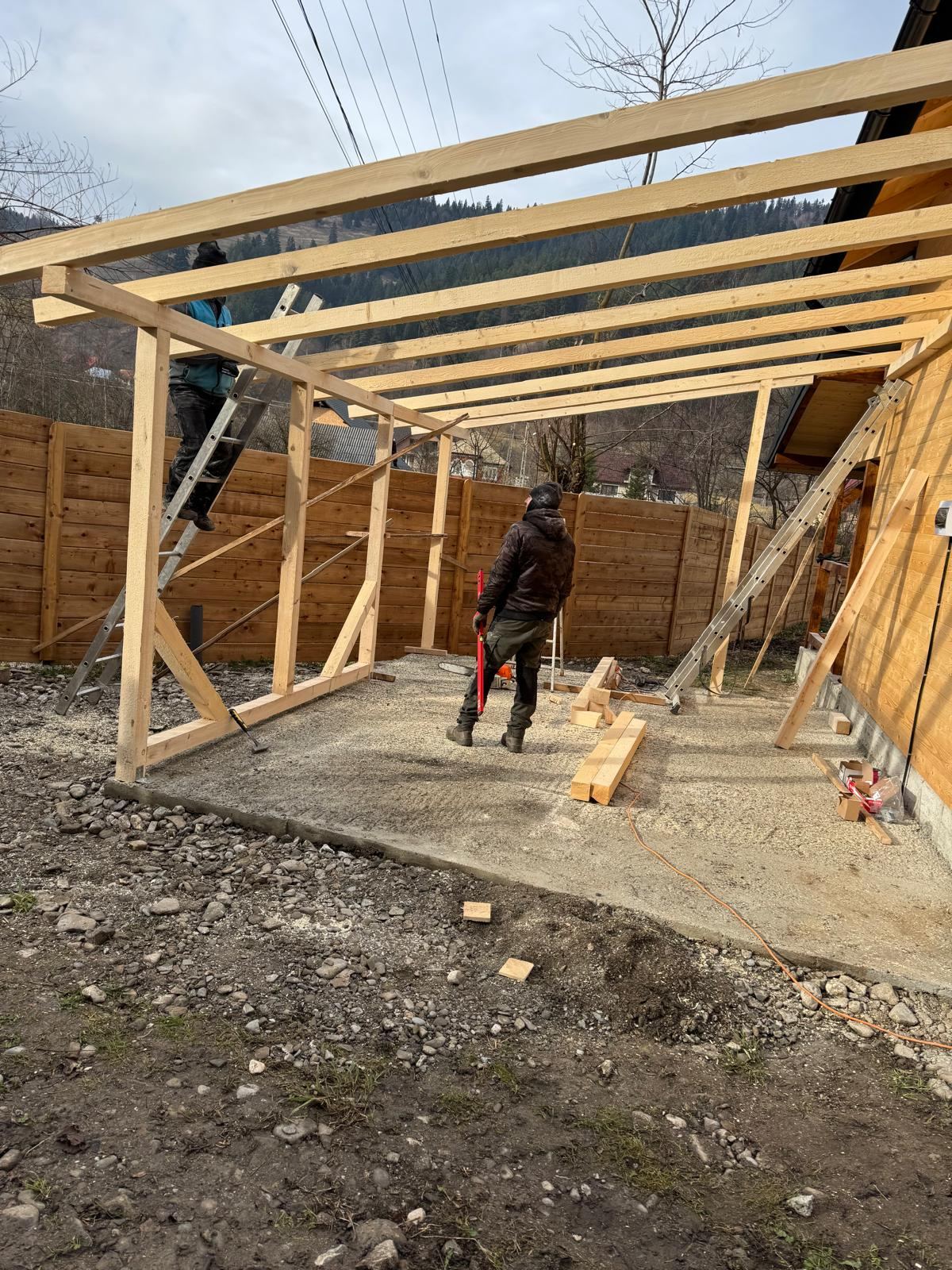 Construcție foișor / copertină din lemn